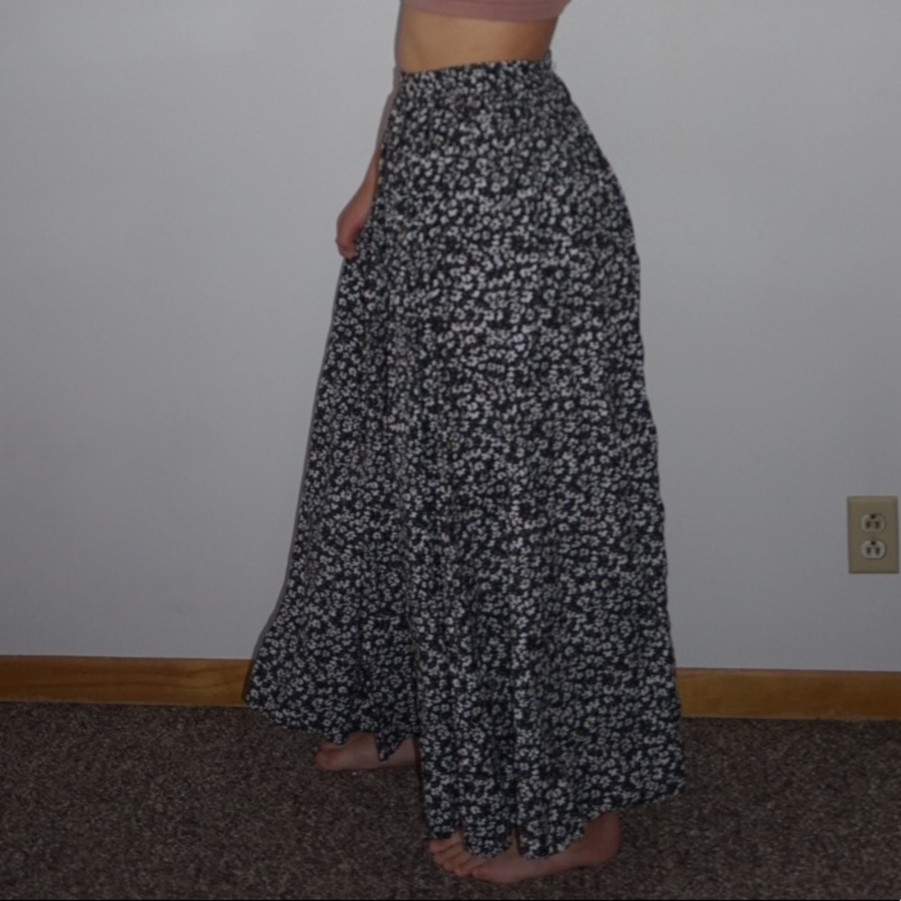 Black floral maxi skirt, pleated and flowy